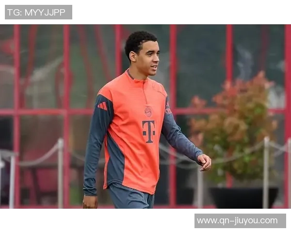 拜仁发布穆西亚拉康复训练照片展现积极恢复状态